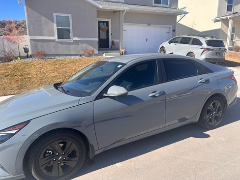 Used 2023 Hyundai Elantra Blue image 5