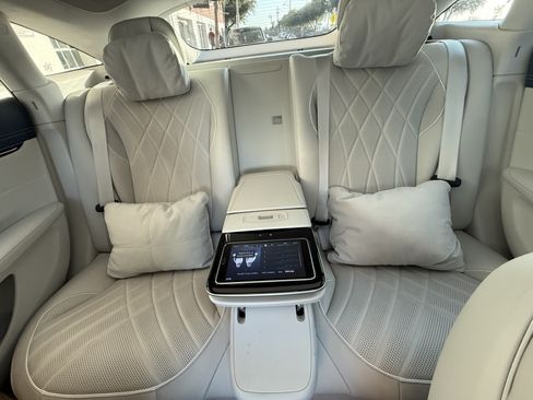 Used 2022 Mercedes-Benz EQS 580 4MATIC Sedan image 17