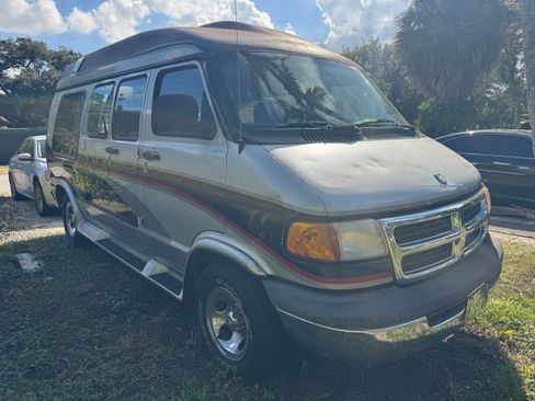 Used 1998 Dodge B1500 image 5