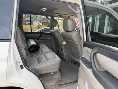 Used 2006 Toyota Land Cruiser image 32