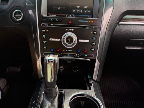 Used 2016 Ford Explorer Limited w/ Equipment Group 301A AWD/4WD image 15