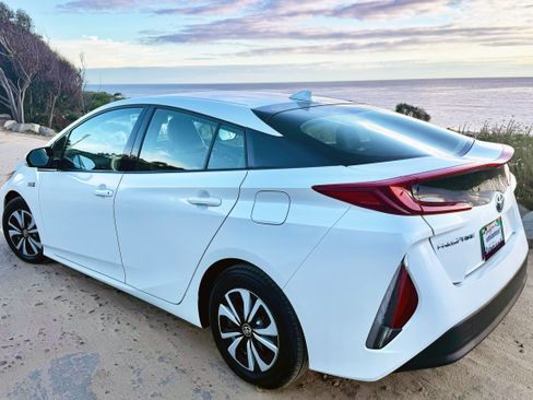Used 2019 Toyota Prius Prime Premium w/ Carpet Mat Package FWD image 8
