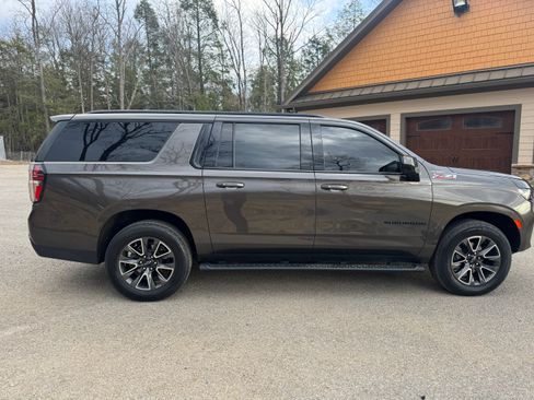 Used 2021 Chevrolet Suburban Z71 image 4