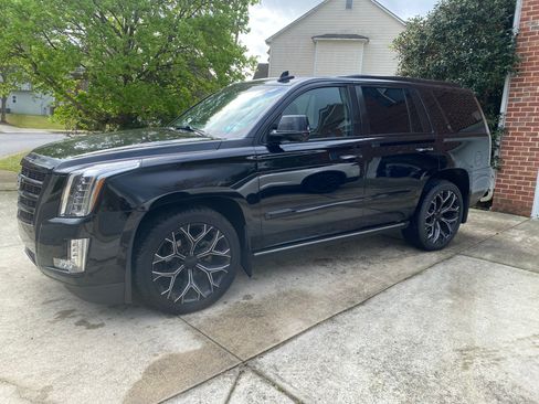 Used 2015 Cadillac Escalade Premium image 8