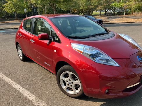 Used 2012 Nissan Leaf SL FWD image 10