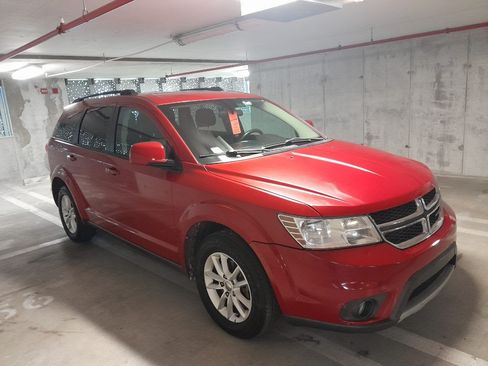 Used 2015 Dodge Journey SXT w/ Flexible Seating Group image 2