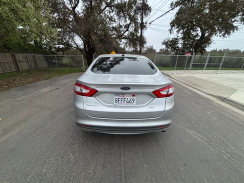 Used 2015 Ford Fusion SE image 9