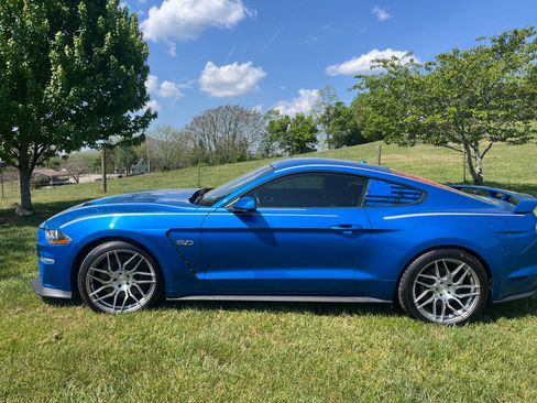 Used 2019 Ford Mustang GT Premium w/ GT Performance Package RWD image 8