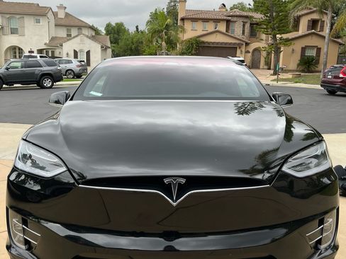 Used 2018 Tesla Model X 75D image 2