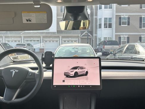 Used 2022 Tesla Model Y Long Range image 6