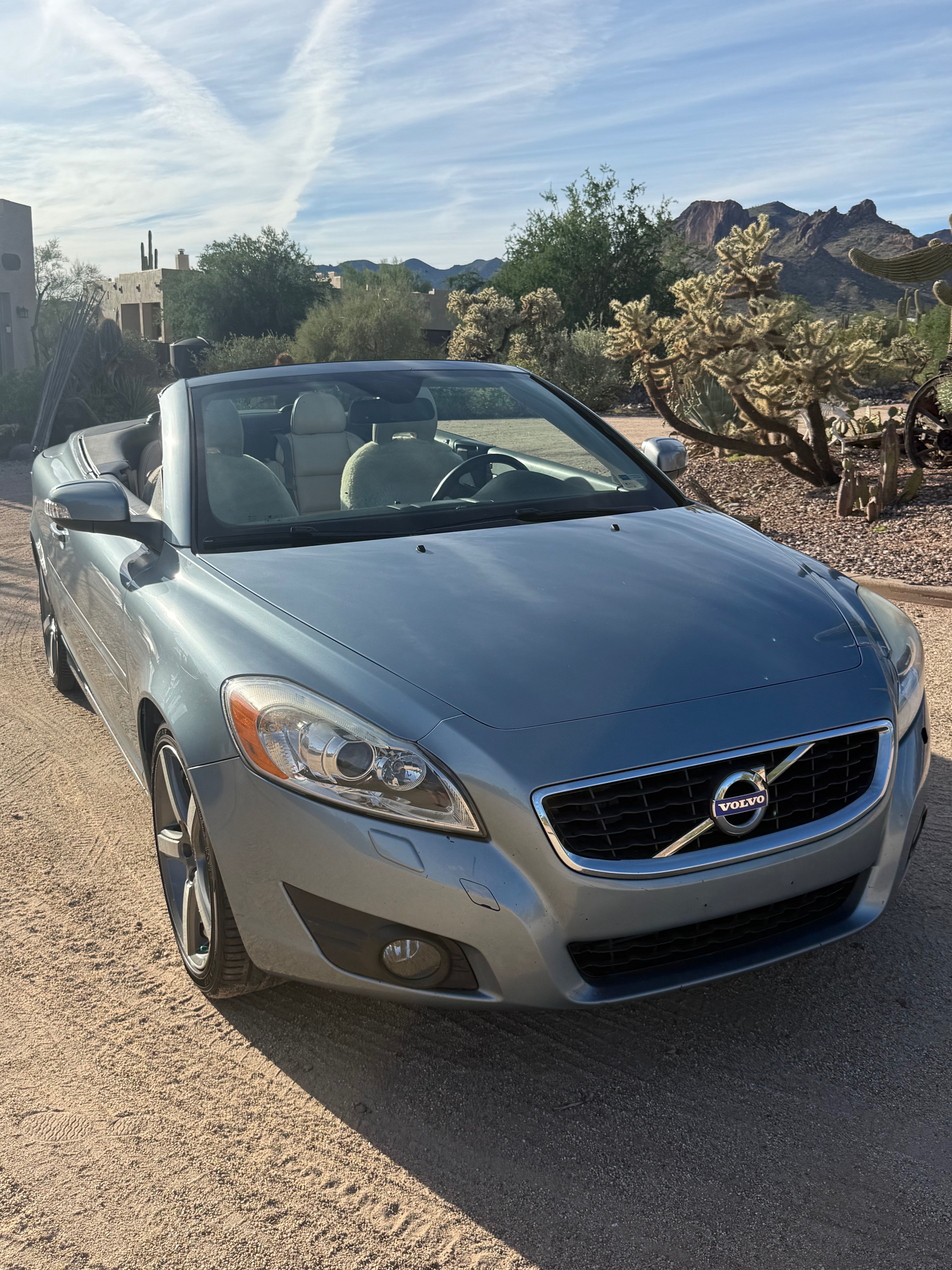 Used 2011 Volvo C70 T5 w/ Multimedia Pkg FWD image 1