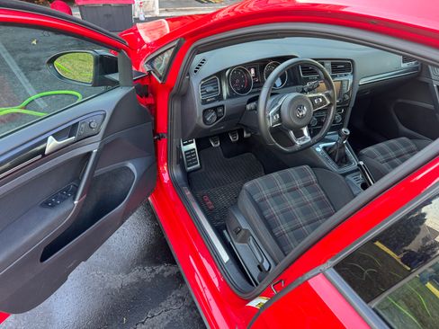 Used 2017 Volkswagen GTI Sport image 10