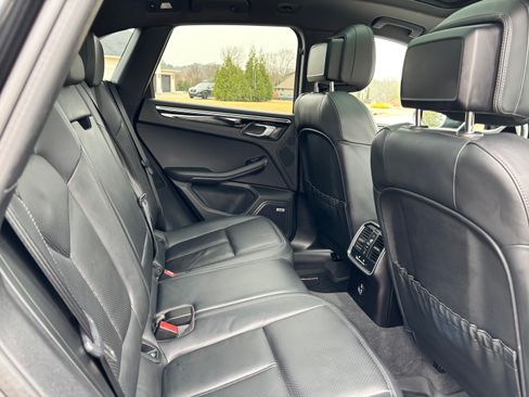 Used 2020 Porsche Macan image 12