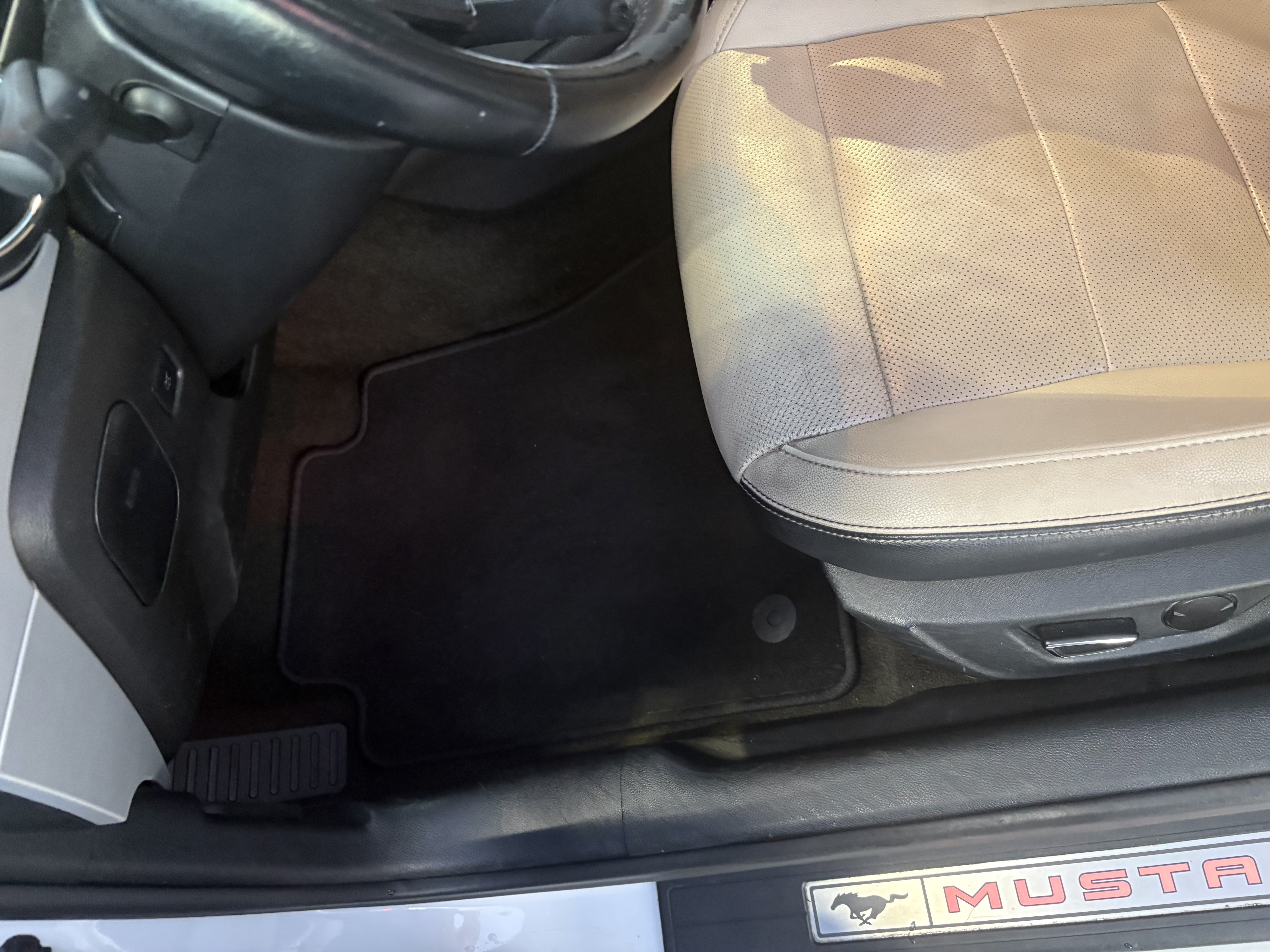 Used 2016 Ford Mustang Premium RWD image 6