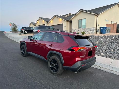 Used 2023 Toyota RAV4 XLE AWD/4WD image 9
