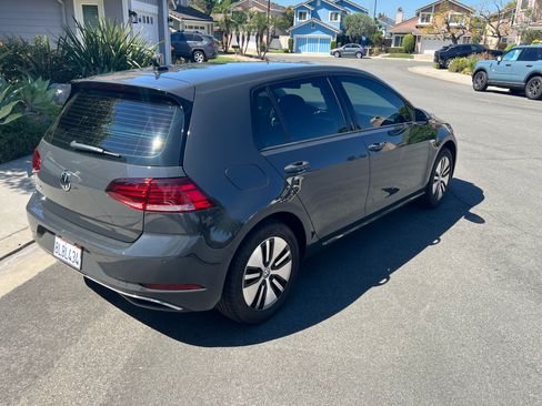Used 2019 Volkswagen e-Golf SEL Premium image 2