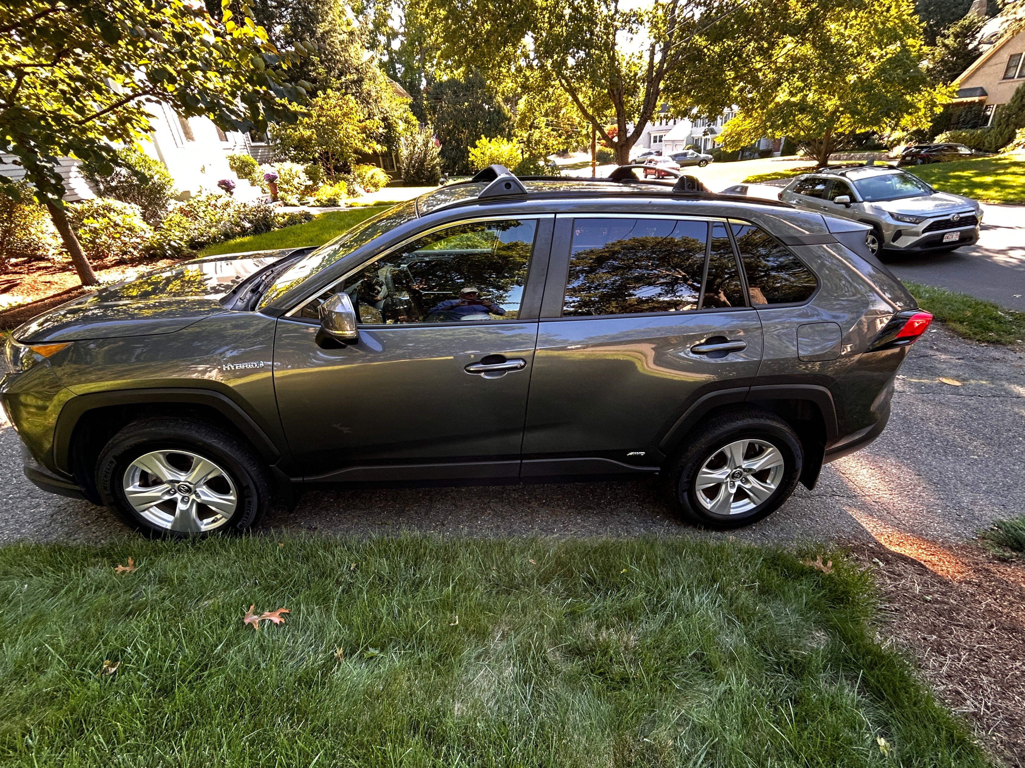 Used 2019 Toyota RAV4 LE w/ Carpet Mat Package AWD/4WD image 1