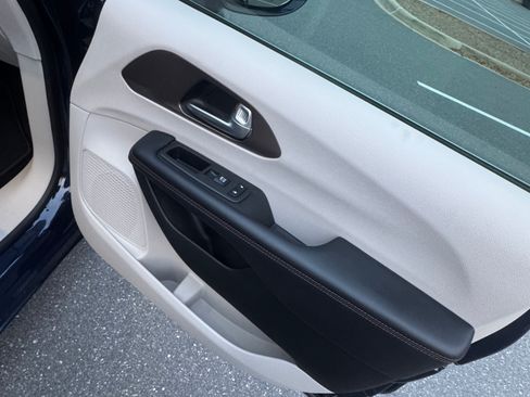 Used 2018 Chrysler Pacifica Touring Plus w/ Tire & Wheel Group image 16