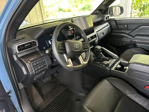 Used 2025 Toyota 4Runner TRD Off-Road Premium AWD/4WD image 5