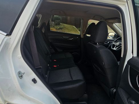 Used 2019 Nissan Rogue SV image 9