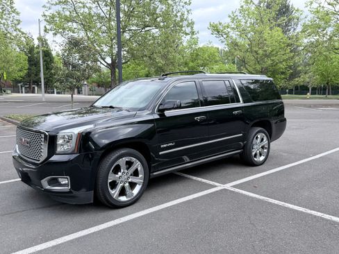 Used 2017 GMC Yukon XL Denali w/ Open Road Package AWD/4WD image 1