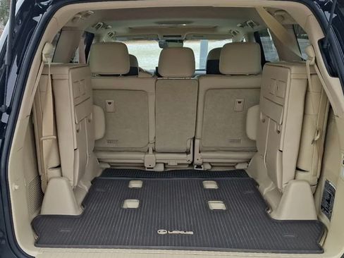 Used 2021 Lexus LX 570 4WD w/ Luxury Package image 13