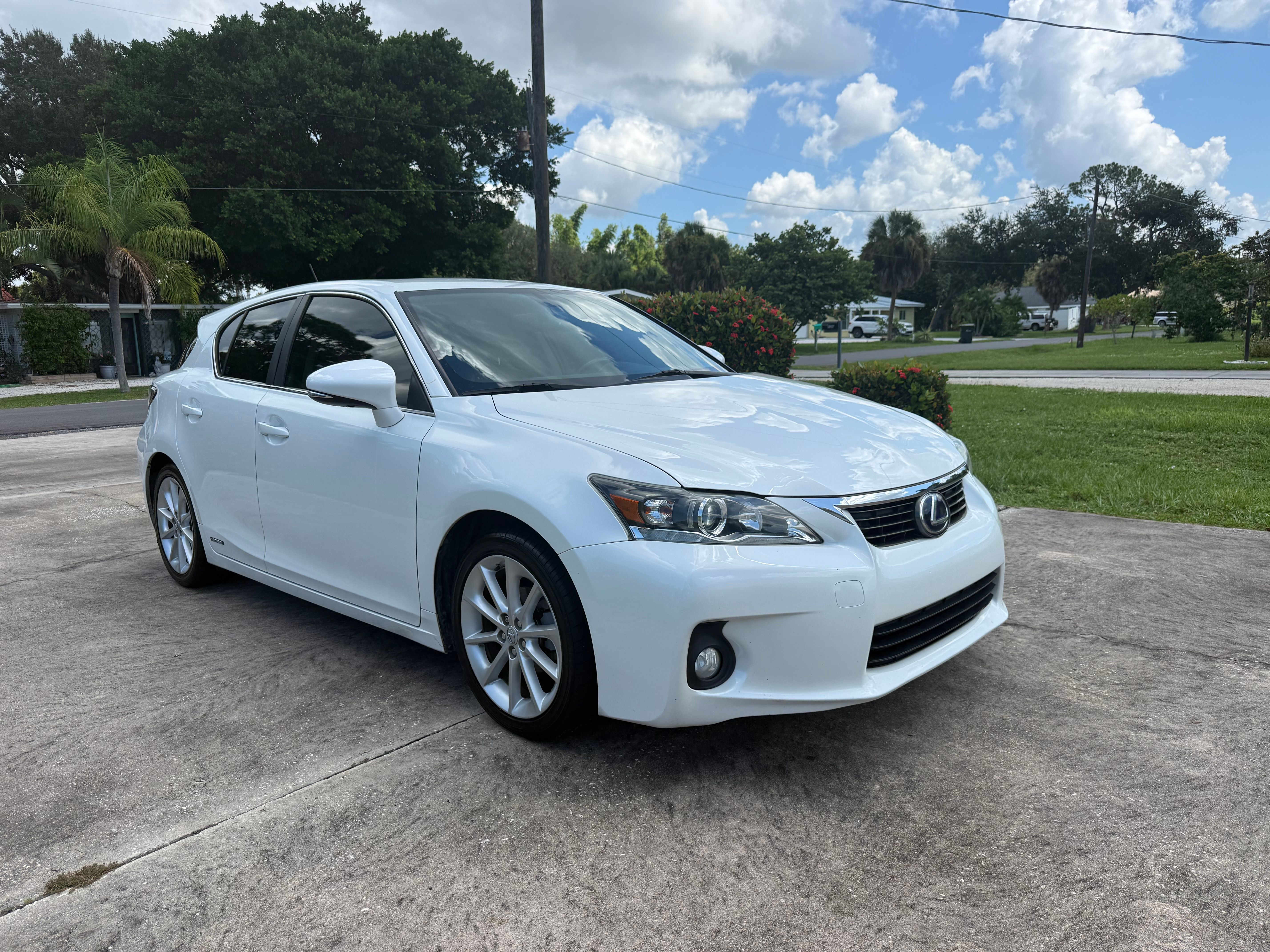 Used 2013 Lexus CT 200h w/ Premium Pkg w/Backup Camera FWD image 9