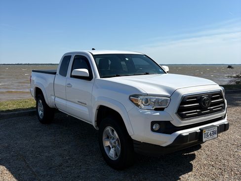 Used 2019 Toyota Tacoma SR5 w/ SR5 Appearance Package (SM) RWD image 4