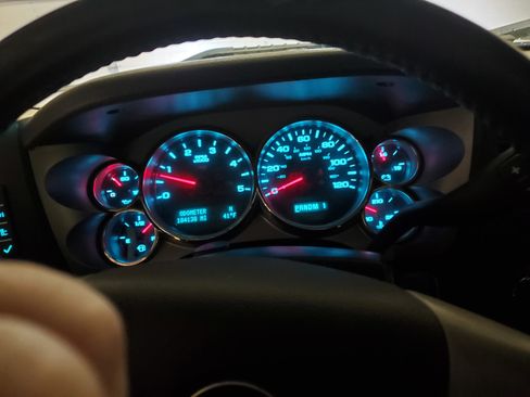 Used 2010 Chevrolet Silverado 2500 LT w/ Interior Plus Package image 13