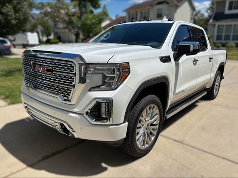 Used 2019 GMC Sierra 1500 Denali w/ Denali Ultimate Package AWD/4WD image 9