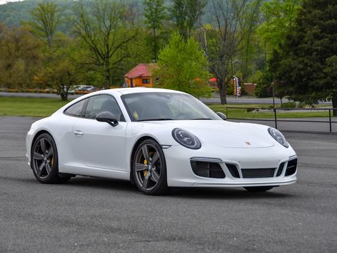 Used 2019 Porsche 911 Carrera T image 5