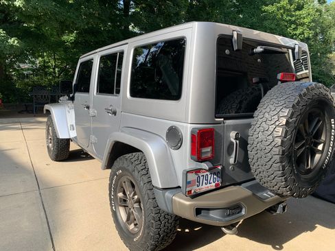 Used 2017 Jeep Wrangler Unlimited Sahara AWD/4WD image 4