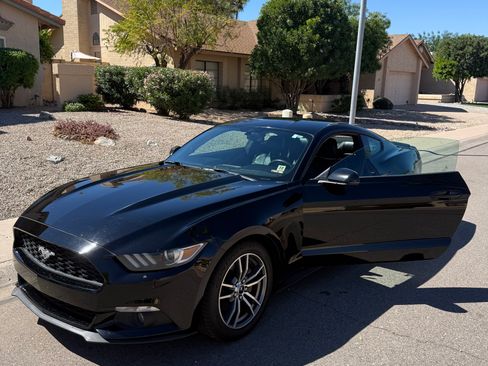 Used 2015 Ford Mustang Premium image 9