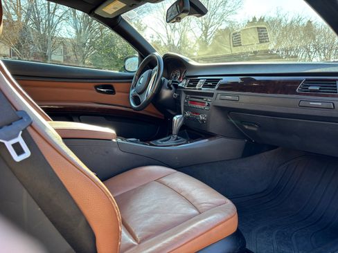 Used 2012 BMW 328i Convertible image 18