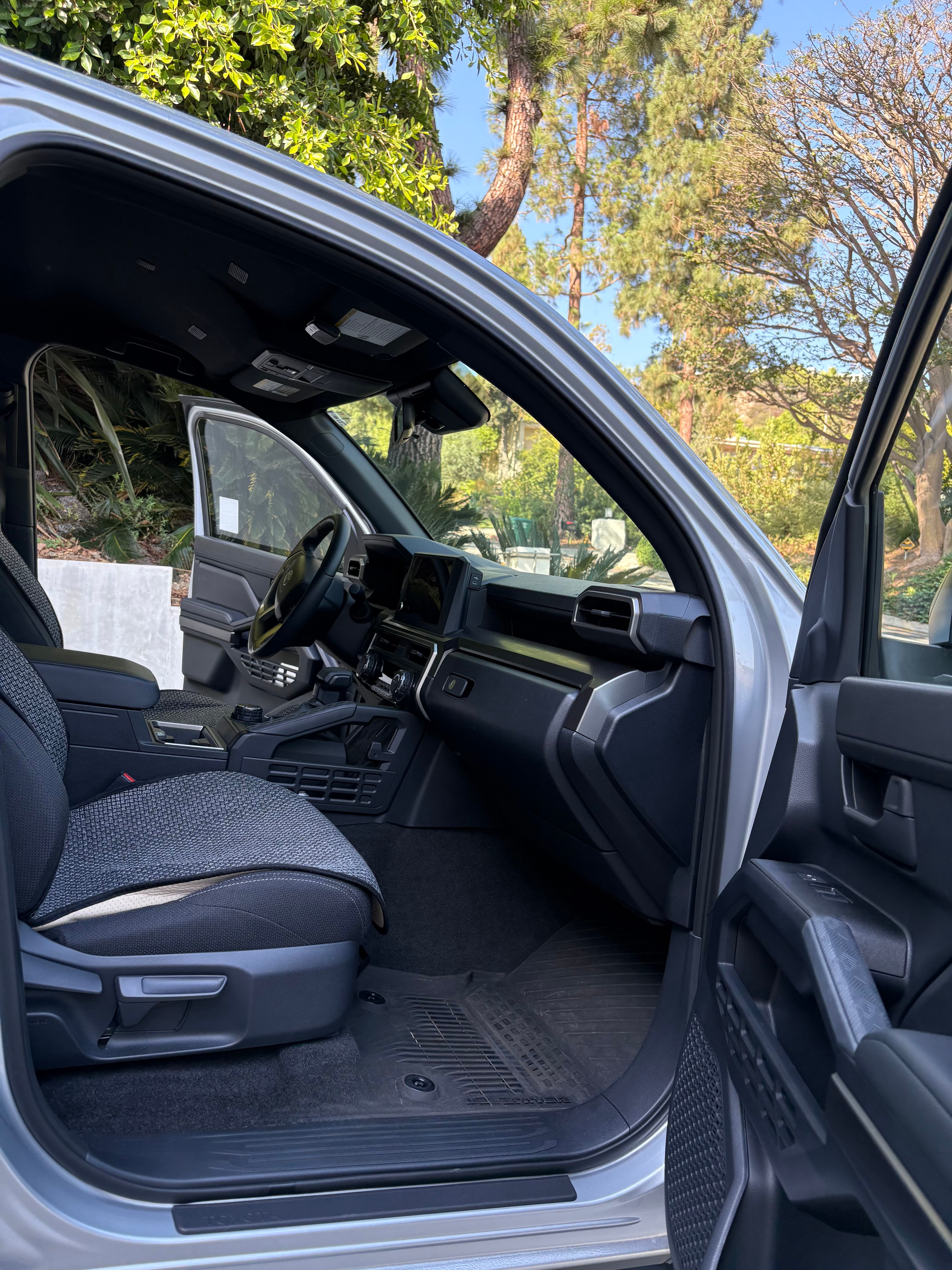 Used 2025 Toyota 4Runner SR5 AWD/4WD image 9