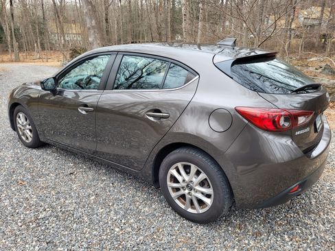 Used 2015 MAZDA MAZDA3 i Grand Touring image 2