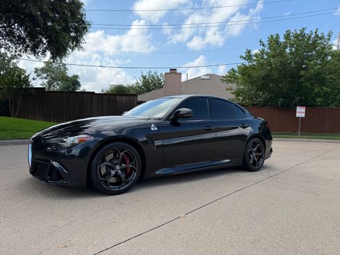 Used 2017 Alfa Romeo Giulia Quadrifoglio RWD image 9