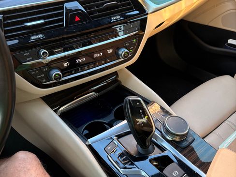 Used 2018 BMW 530i w/ Premium Package image 5