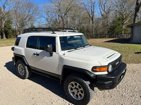 Used 2012 Toyota FJ Cruiser 4WD image 9