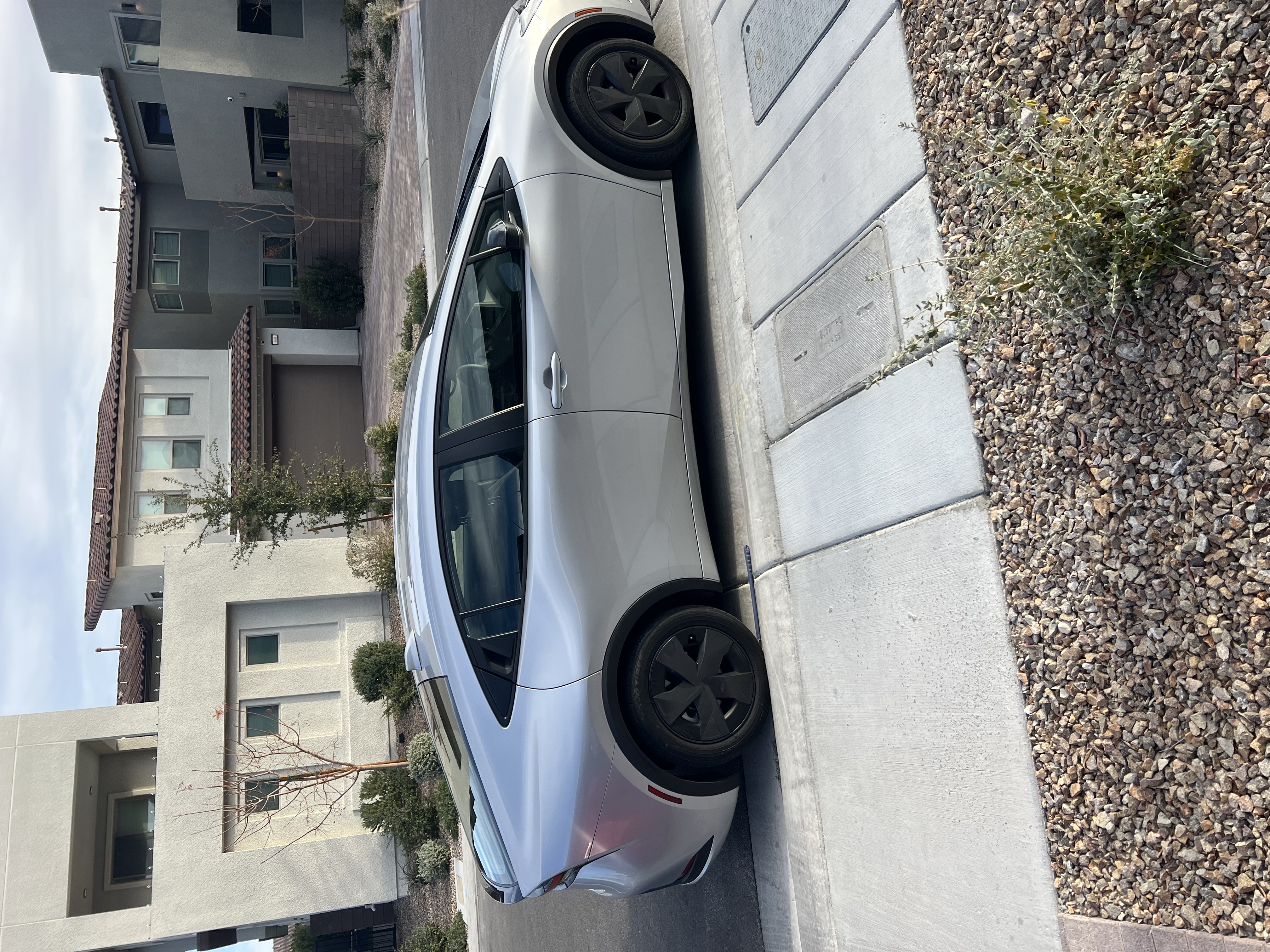 Used 2023 Toyota Prius LE FWD image 2