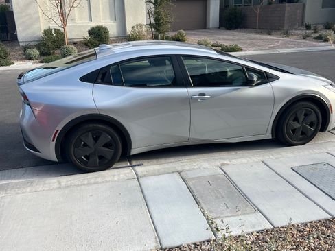 Used 2023 Toyota Prius LE FWD image 2