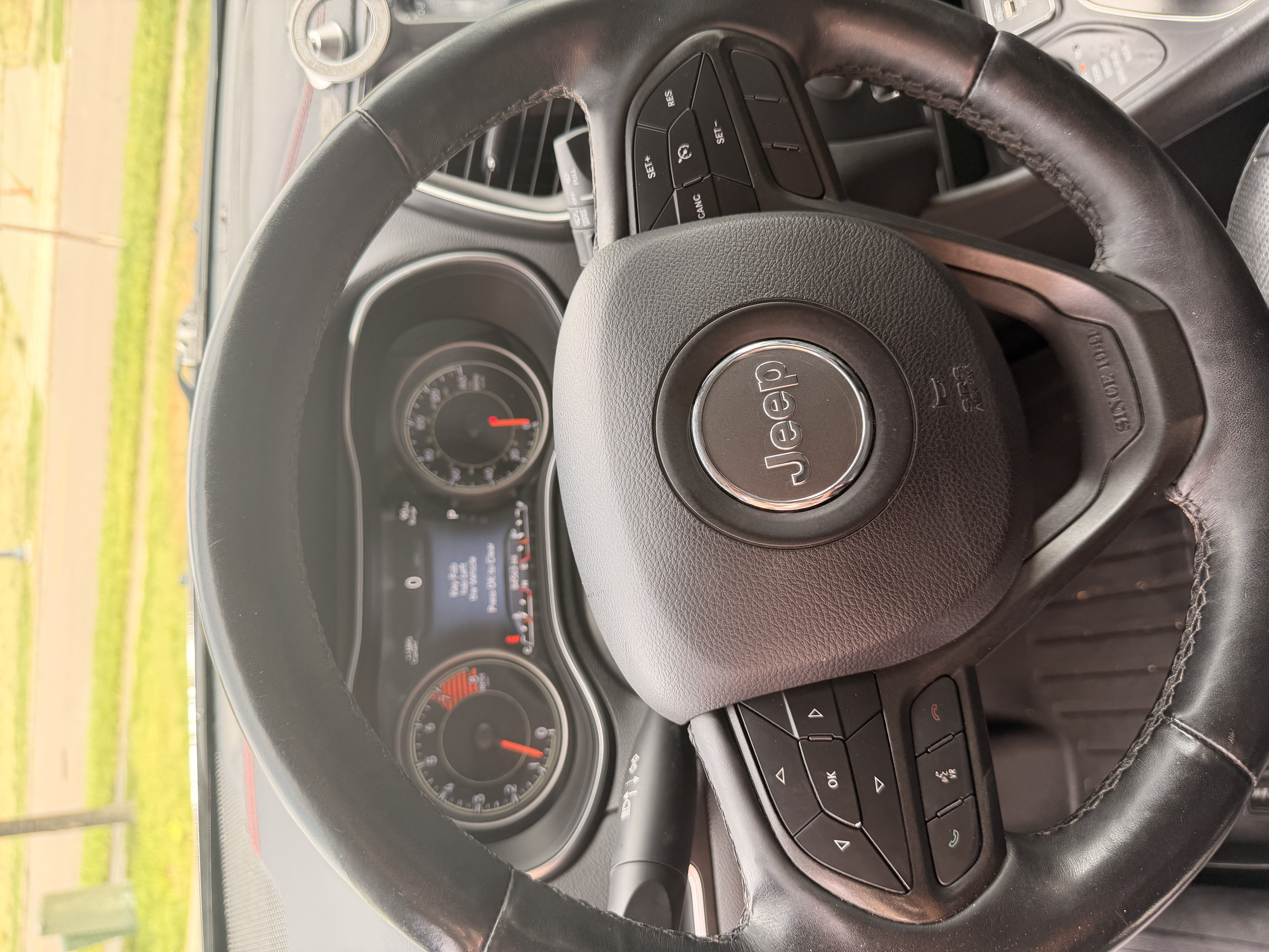 Used 2019 Jeep Cherokee Trailhawk AWD/4WD image 11