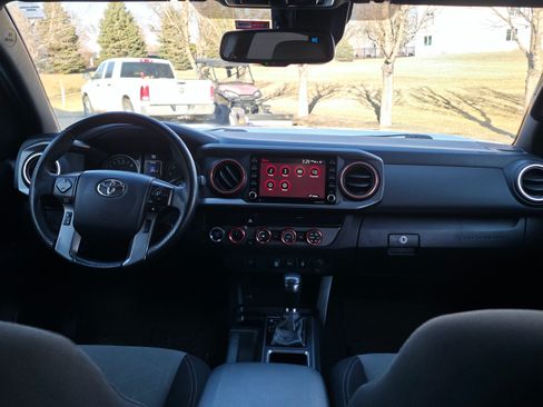 Used 2020 Toyota Tacoma TRD Off-Road image 10