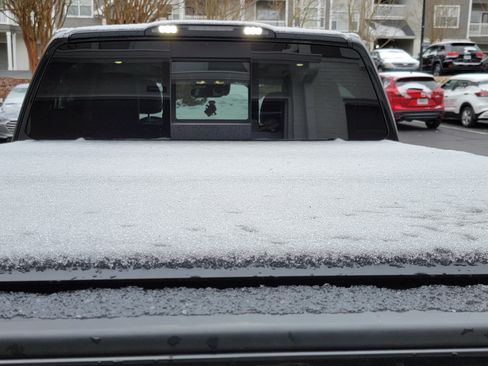 Used 2020 Nissan Titan SL w/ Moonroof Package image 8