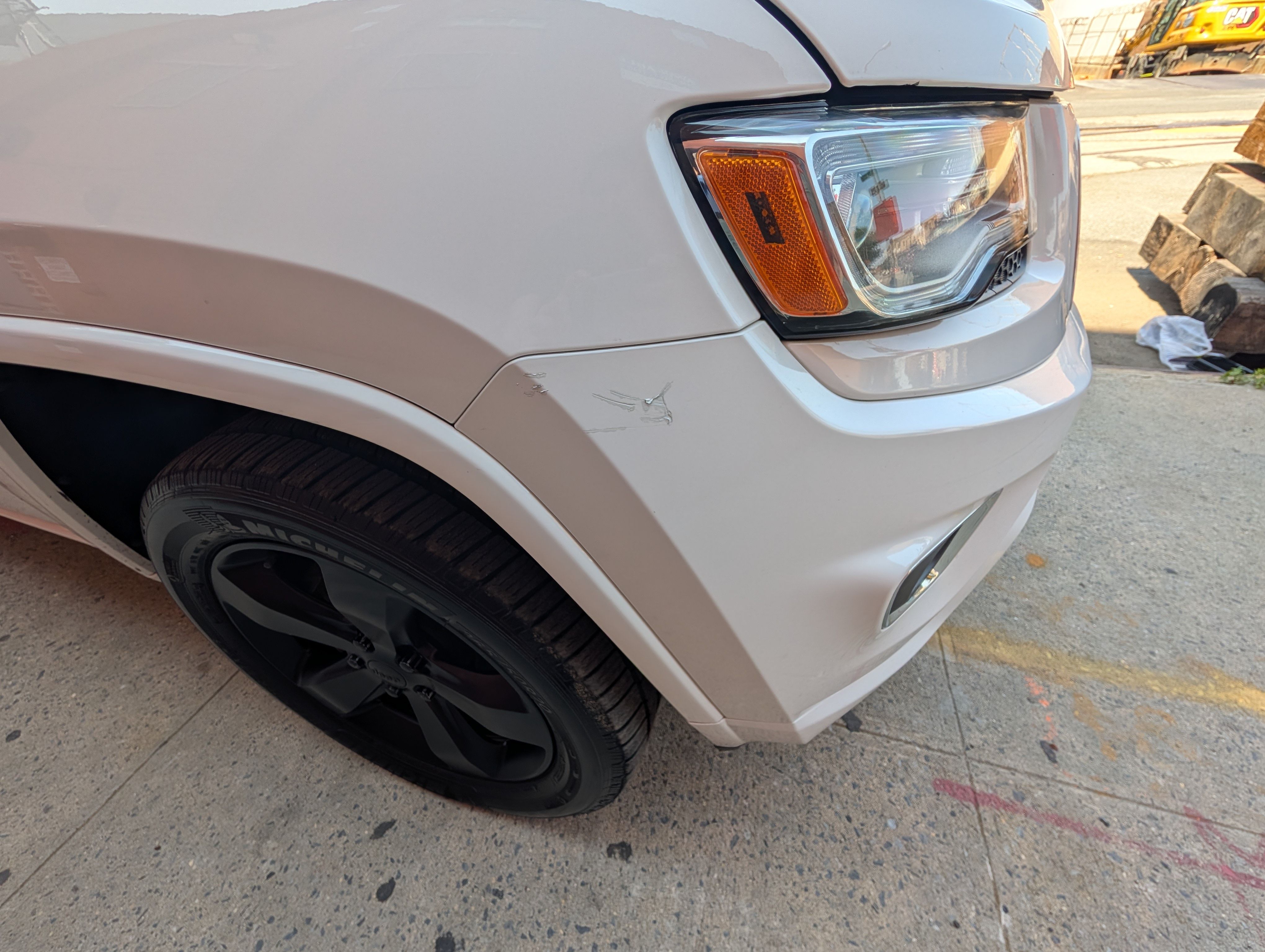 Used 2015 Jeep Grand Cherokee Overland w/ Advanced Technology Group AWD/4WD image 19