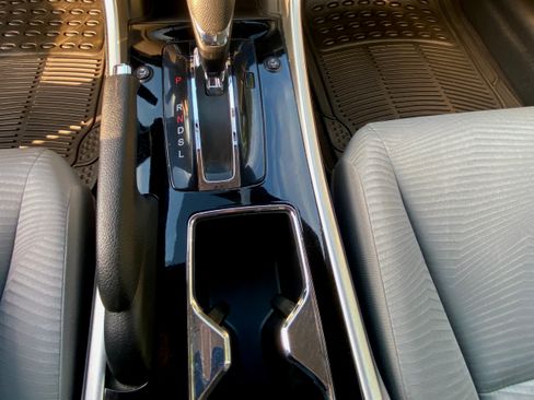 Used 2016 Honda Accord LX image 10
