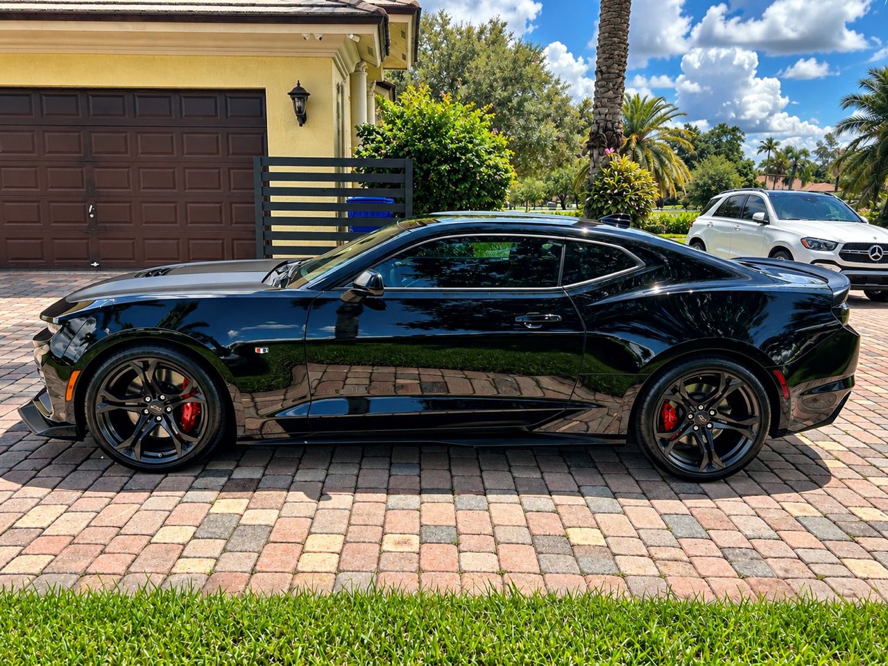 Used 2022 Chevrolet Camaro SS RWD image 2
