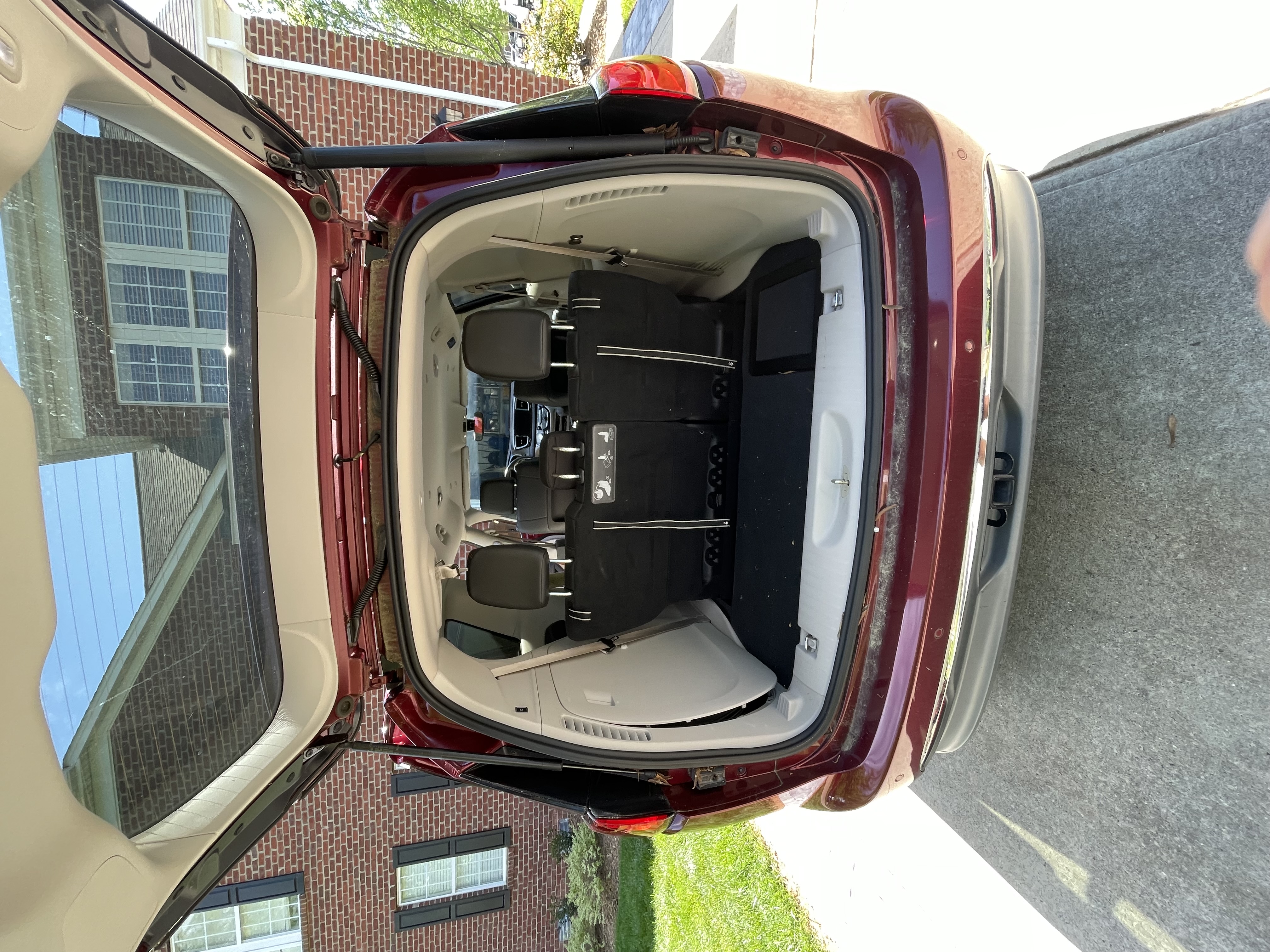 Used 2020 Chrysler Pacifica Touring-L FWD image 11