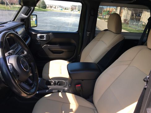 Used 2021 Jeep Wrangler Sport image 12