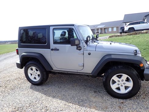 Used 2015 Jeep Wrangler Sport image 8